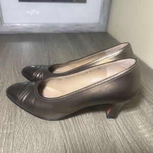 Salvatore Ferragamo Pumps size 6B/Brown Metallic